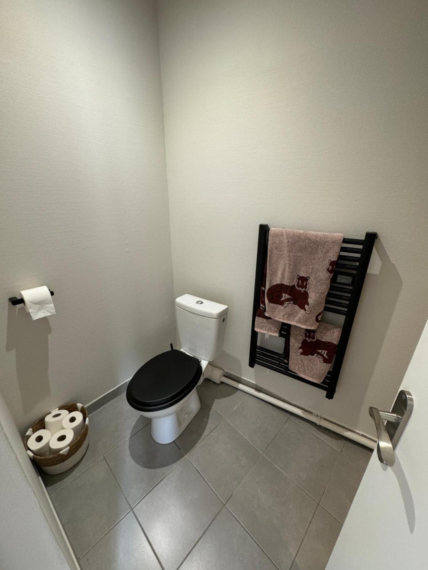Appartement Avec Une Chambre Lyon Bagian luar foto